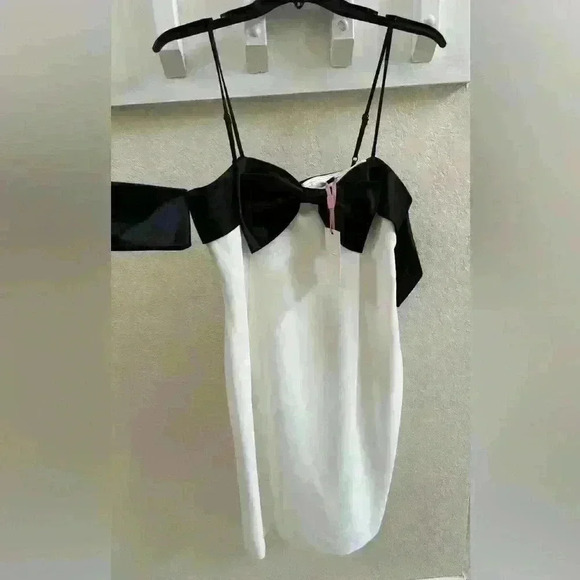 NWT Cleo Two Tone Color Block Off-The-Shoulder Bow Satin Mini Dress - Picture 3 of 8